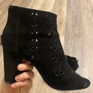 Gorgeous black suede pumps